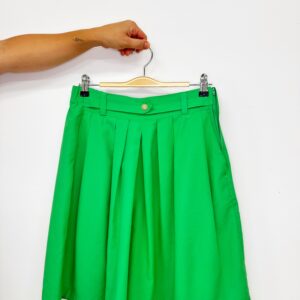 Pantalón verde plisado de segunda mano