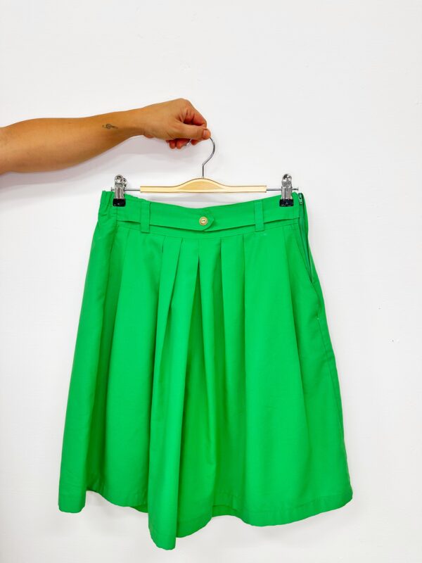 Pantalón verde plisado de segunda mano