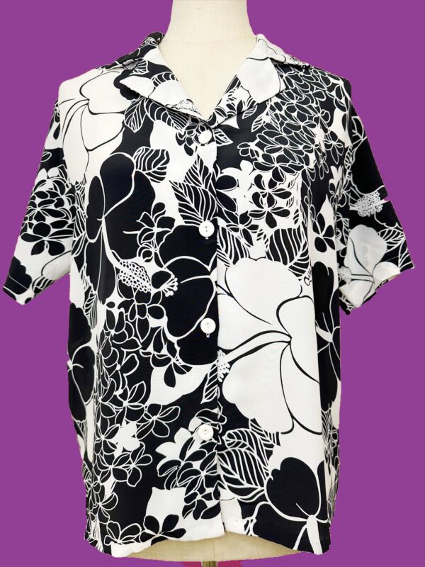 Blusa estampado floral blanco y negro