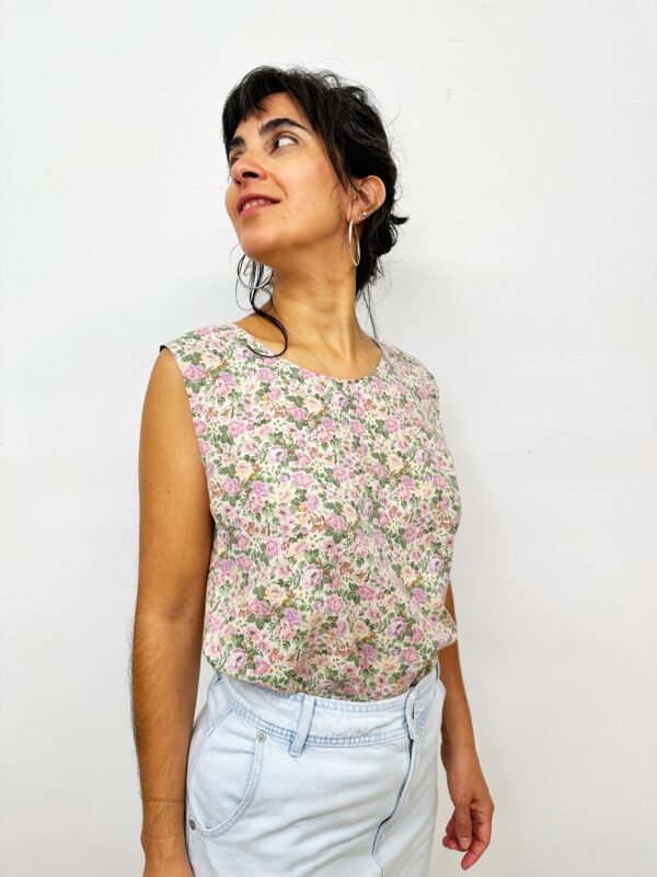 Blusa sin mangas estampada de flores vintage