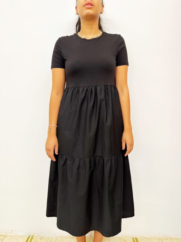 Vestido midi negro Stradivarius